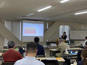講演中.jpg
