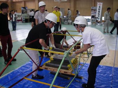 前橋工科大チームの載荷競技の様子.jpg