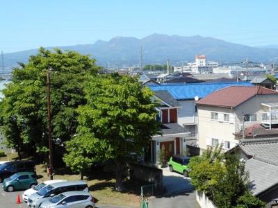 空の教室から見た赤城山.jpg